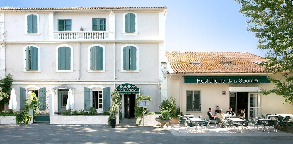 Hostellerie De La Source Arles Bagian luar foto