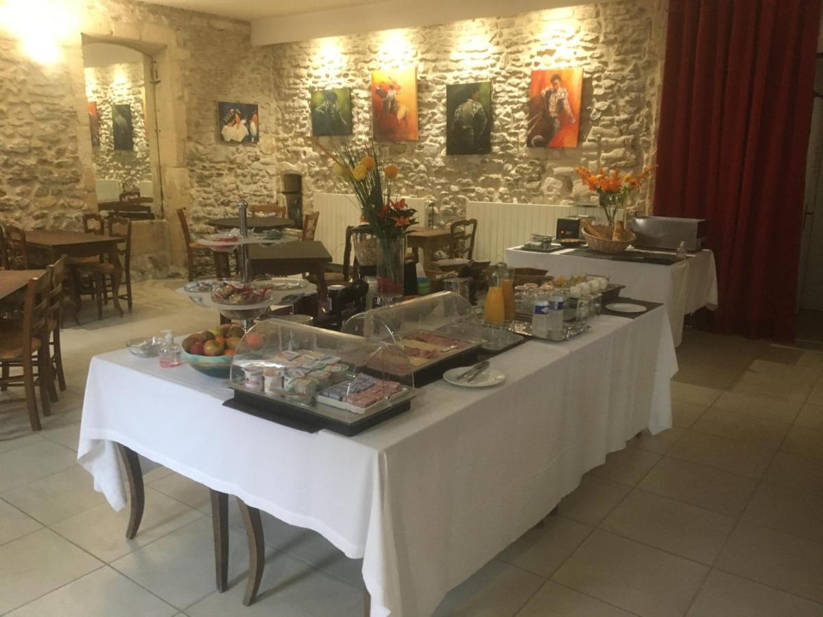 Hostellerie De La Source Arles Bagian luar foto