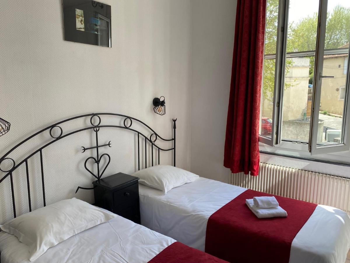 Hostellerie De La Source Arles Bagian luar foto