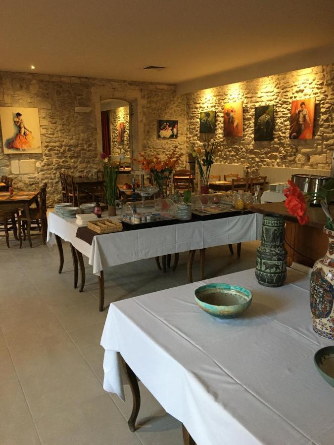 Hostellerie De La Source Arles Bagian luar foto