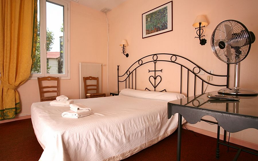 Hostellerie De La Source Arles Bagian luar foto